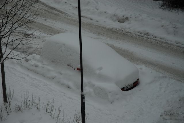 Insnöad bil befriad
