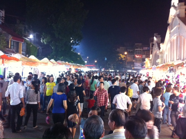 Nattmarknad i Hanoi