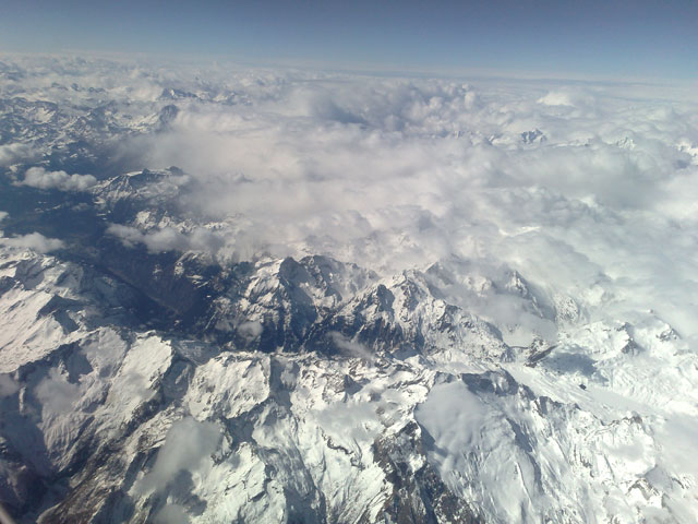 Alperna utanför fönstret