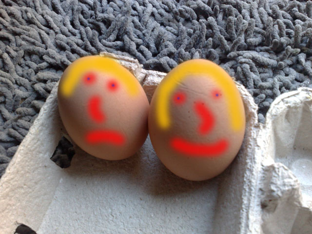 Glad påsk med målade ägg