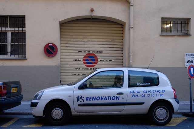 Vattnet rullar in med turister